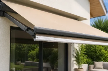Nettoyage store banne avec microfibre anti coulures